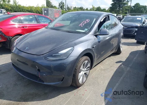 2023 Tesla Model Y Awd/Long Range Dual Motor All-Wheel Drive z USA, uszkodzony, nr VIN 7SAYGDEE4PA207528